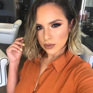 Meet your Posher, Vicky